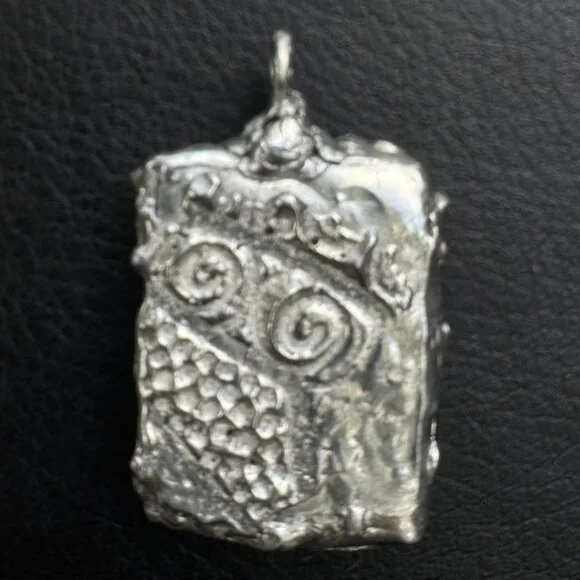 SOLD! Reversible Peter Rabbit Wedgwood Broken China Pendant With Silver Artisan - Picture 5 of 12